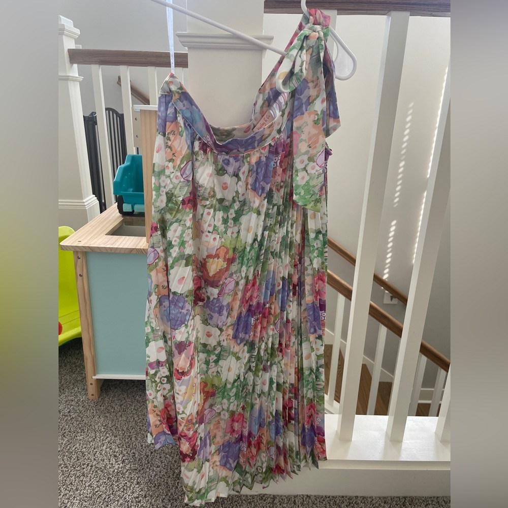 Hailey and co pleated floral one shoulder dress. New without tags. Size small